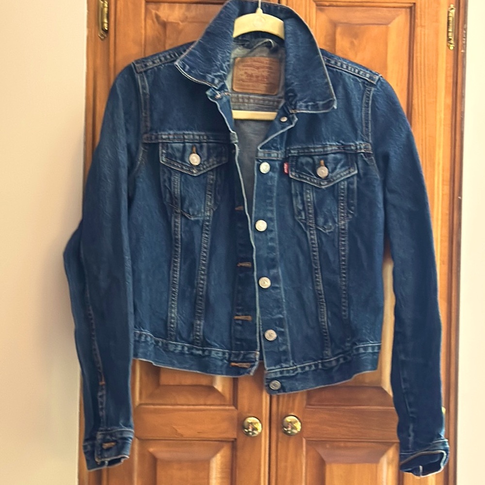 NWOT-Levi’s Classic Denim Jacket M